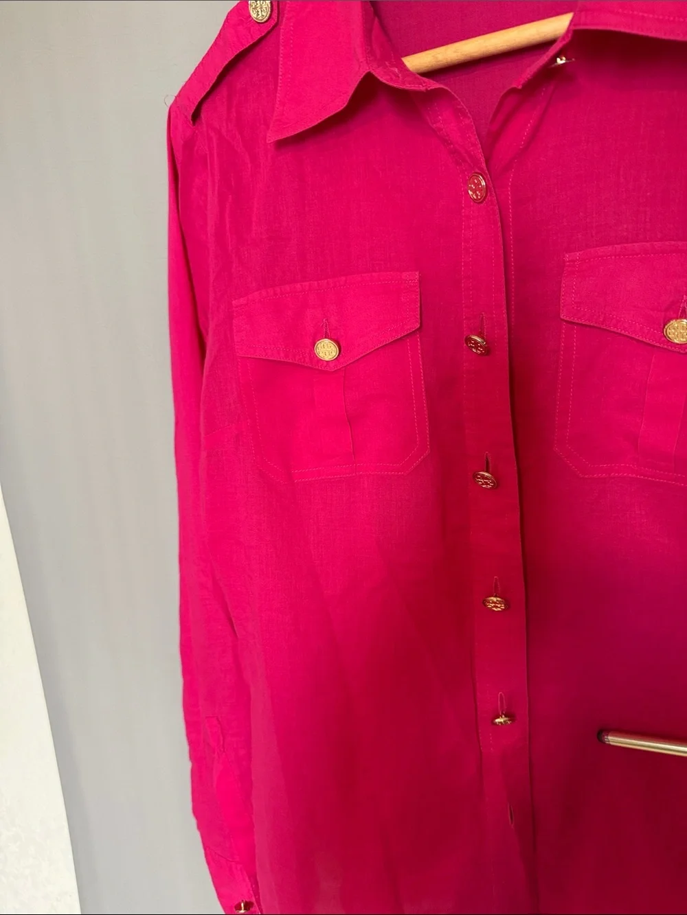 Tory Burch Fuchsia Pink Linen Utility Button Down Shirt Gold Logo Buttons Sz 10